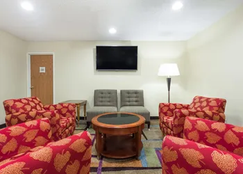 Days Inn & Suites by Wyndham Bloomington/Normal IL hotel thumbnail 4