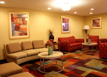 Days Inn & Suites by Wyndham Bloomington/Normal IL hotel thumbnail 6