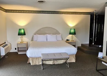 Knights Inn Mackinaw City hotel thumbnail 8