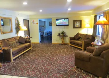 Super 8 by Wyndham Bridgeview of Mackinaw City hotel thumbnail 3