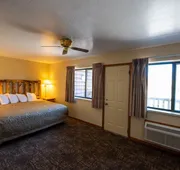 Super 8 by Wyndham Bridgeview of Mackinaw City hotel detail image 5