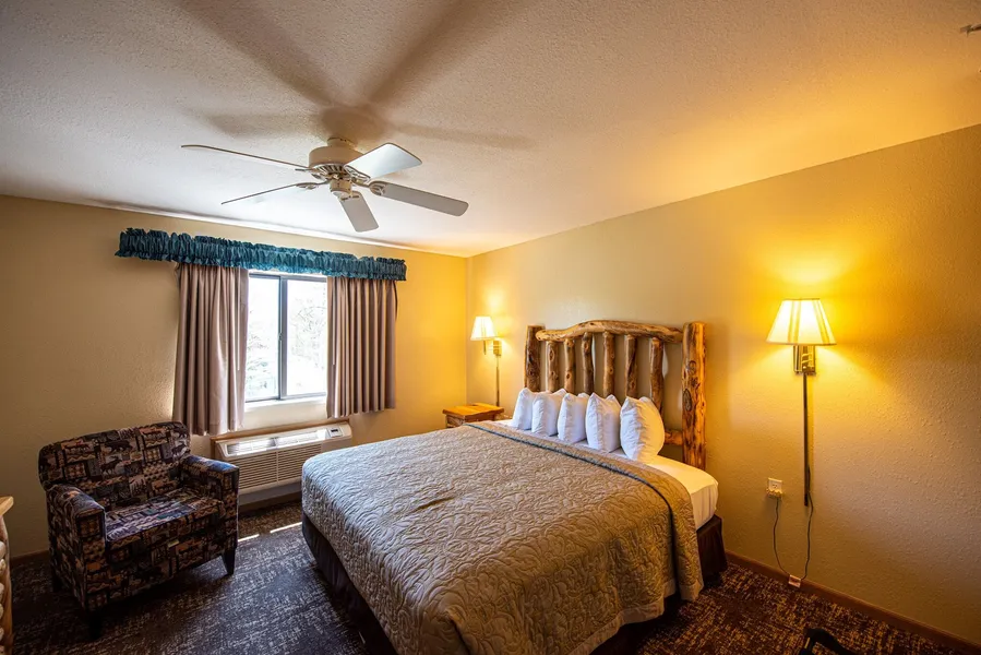 Super 8 by Wyndham Bridgeview of Mackinaw City hotel detail image 6