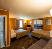 Super 8 by Wyndham Bridgeview of Mackinaw City hotel detail image 7
