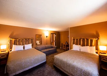 Super 8 by Wyndham Bridgeview of Mackinaw City hotel thumbnail 8