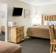 Quality Inn & Suites Mackinaw City Beachfront hotel detail image 5