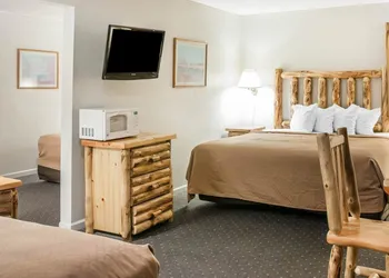 Quality Inn & Suites Mackinaw City Beachfront hotel thumbnail 5