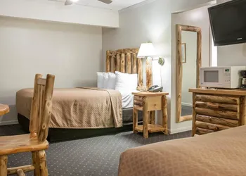 Quality Inn & Suites Mackinaw City Beachfront hotel thumbnail 6