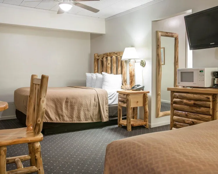 Quality Inn & Suites Mackinaw City Beachfront hotel detail image 6