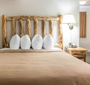 Quality Inn & Suites Mackinaw City Beachfront hotel detail image 7