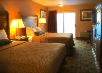 Ramada by Wyndham Mackinaw City Waterfront hotel thumbnail 2