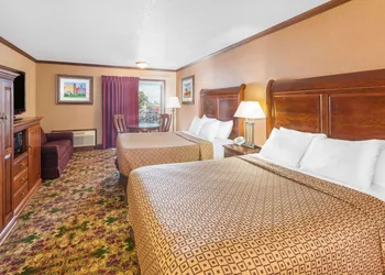 Ramada by Wyndham Mackinaw City Waterfront hotel thumbnail 5