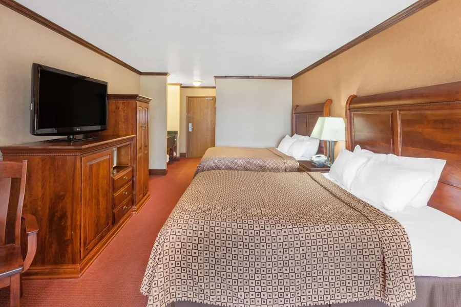 Ramada by Wyndham Mackinaw City Waterfront hotel detail image 6