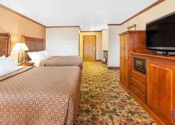 Ramada by Wyndham Mackinaw City Waterfront hotel thumbnail 7