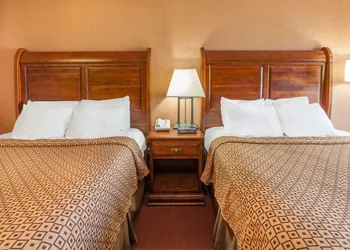 Ramada by Wyndham Mackinaw City Waterfront hotel thumbnail 8