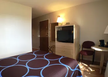 Super 8 by Wyndham Canandaigua hotel thumbnail 5