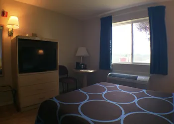 Super 8 by Wyndham Canandaigua hotel thumbnail 7