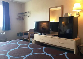 Super 8 by Wyndham Canandaigua hotel thumbnail 8