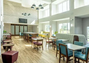 Hampton Inn & Suites Cleburne hotel thumbnail 4