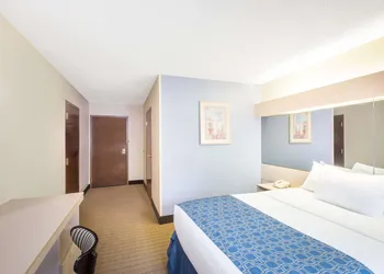 Microtel Inn & Suites by Wyndham Seneca Falls hotel thumbnail 5