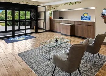 Days Inn & Suites by Wyndham DeSoto hotel thumbnail 4
