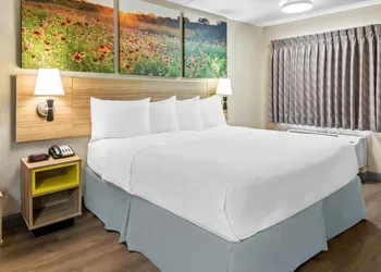 Days Inn & Suites by Wyndham DeSoto hotel thumbnail 8