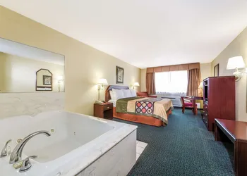 Super 8 by Wyndham Burleson Fort Worth Area hotel thumbnail 5