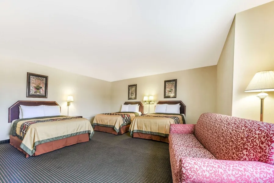 Super 8 by Wyndham Burleson Fort Worth Area hotel detail image 6