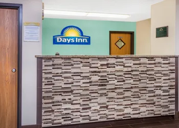 Days Inn by Wyndham Charleston hotel thumbnail 3