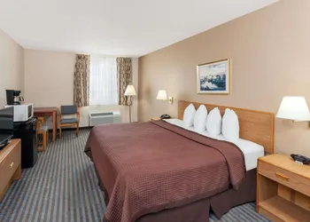 Days Inn by Wyndham Charleston hotel thumbnail 4