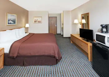 Days Inn by Wyndham Charleston hotel thumbnail 6