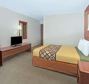 Super 8 by Wyndham Crystal Lake hotel detail image 4