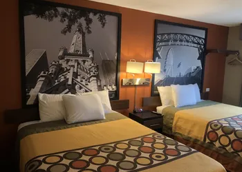 Super 8 by Wyndham Crystal Lake hotel thumbnail 7