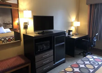 Super 8 by Wyndham Crystal Lake hotel thumbnail 8