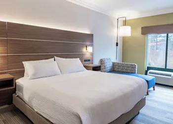 Holiday Inn Express & Suites Macon - I-475 By IHG hotel thumbnail 7