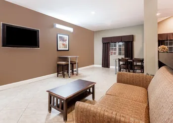 Microtel Inn & Suites by Wyndham Macon hotel thumbnail 2