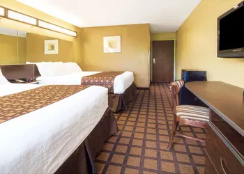 Microtel Inn & Suites by Wyndham Macon hotel thumbnail 3
