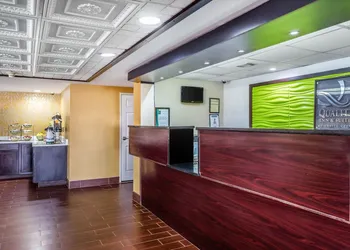 Quality Inn & Suites near Robins Air Force Base hotel thumbnail 3