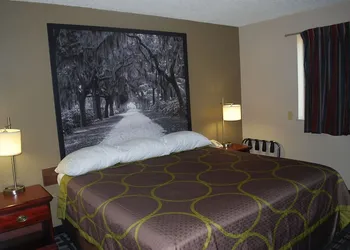 Super 8 by Wyndham Warner Robins hotel thumbnail 5