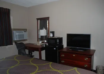 Super 8 by Wyndham Warner Robins hotel thumbnail 6