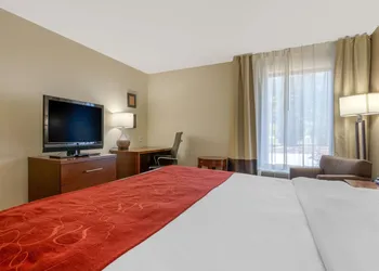Comfort Inn & Suites Macon West hotel thumbnail 6