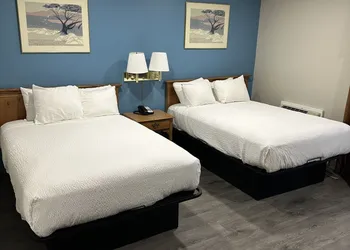 Days Inn by Wyndham Medford hotel thumbnail 2