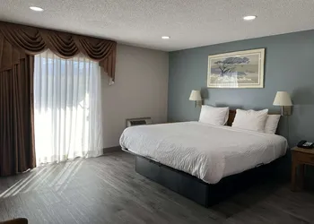 Days Inn by Wyndham Medford hotel thumbnail 4