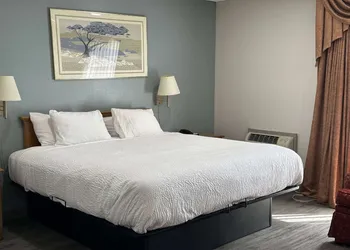 Days Inn by Wyndham Medford hotel thumbnail 5