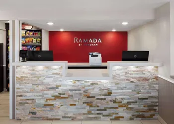 Ramada by Wyndham Medford Airport North hotel thumbnail 2
