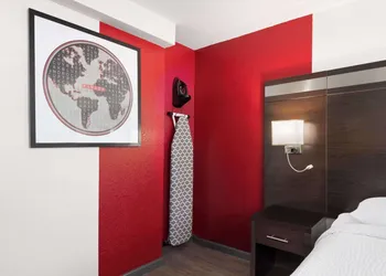 Ramada by Wyndham Medford Airport North hotel thumbnail 5