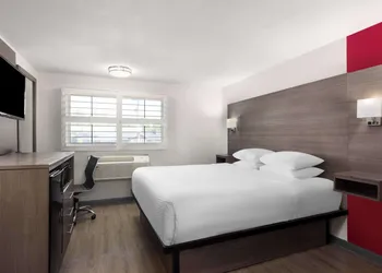 Ramada by Wyndham Medford Airport North hotel thumbnail 7