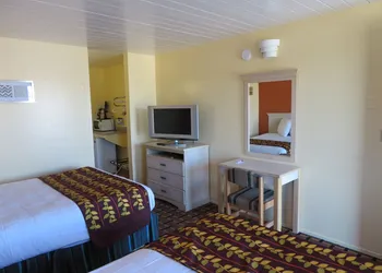 Royal Crest Motel hotel thumbnail 8