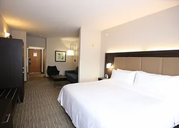 Holiday Inn Express & Suites Ashland by IHG hotel thumbnail 3