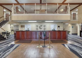 Comfort Suites Appleton Airport hotel thumbnail 4