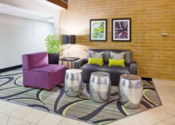 La Quinta Inn by Wyndham Oshkosh hotel thumbnail 2